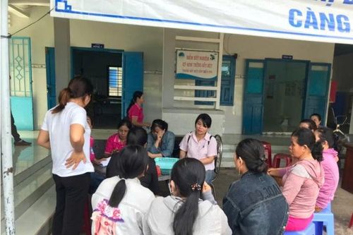 Hội KHHGĐ Việt Nam mang dịch vụ y tế đến với đồng bào