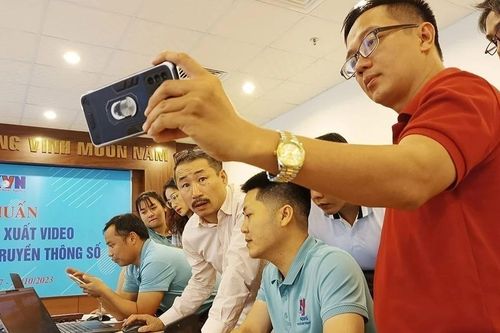 Dùng công nghệ làm đòn bẩy để tiếp cận công chúng