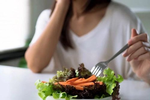 Giải mã nguyên nhân ẩn sau việc có người ăn rất ít vẫn tăng cân