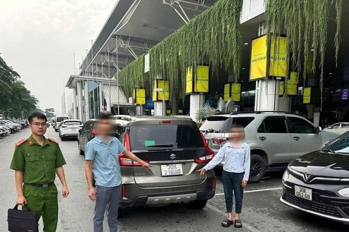Xử lý đối tượng 'cò mồi' lừa đảo nam hành khách quốc tế tại Sân bay Nội Bài