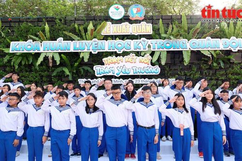 Hàng trăm thanh thiếu niên tham gia Học kỳ trong Quân đội 2025