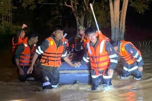 Lạng Sơn: Hàng trăm hộ dân bị cô lập trong mưa lũ