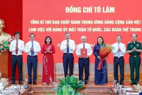 Tổng Bí thư trao quyết định thành lập Cơ quan Ủy ban Trung ương Mặt trận Tổ quốc Việt Nam