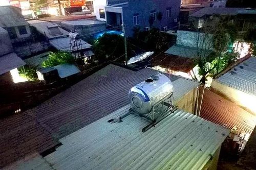 Phát hiện bộ xương người trong bồn nước trên mái nhà
