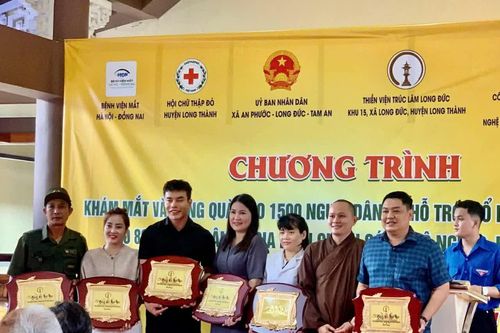 Những lá thư cảm ơn của bệnh nhân gửi tới các y, bác sĩ Bệnh viện Mắt Hà Nội - Đồng Nai