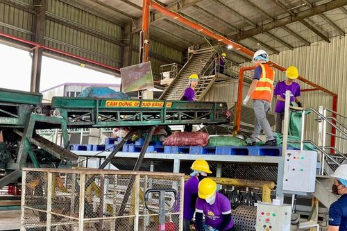 Thiếu hụt nguyên liệu, các nhà máy sản xuất nước ép trái cây giảm mạnh sản lượng