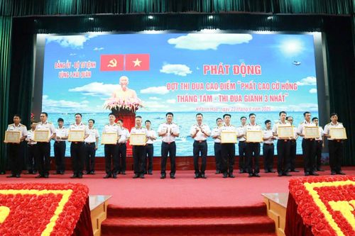 Vùng 4 Hải quân tổ chức hội nghị quân chính 6 tháng đầu năm