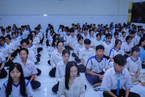 Kiên Giang: Hơn 150 học sinh tham dự cầu nguyện Thắp sáng ước mơ tại tịnh xá Ngọc Thạnh