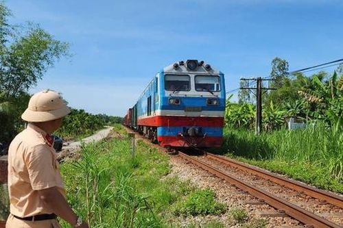 Cách làm hay trong xóa lối đi tự mở qua đường sắt ở Quảng Ngãi
