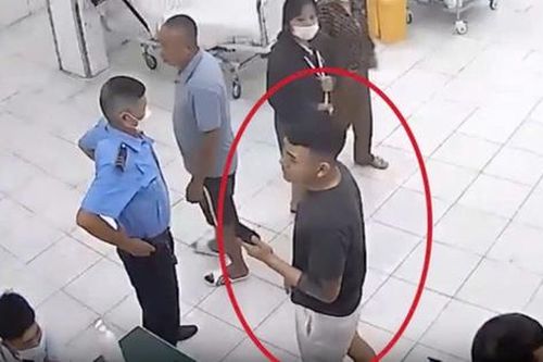 Tạm giữ thanh niên đấm vào mặt nhân viên y tế tại bệnh viện