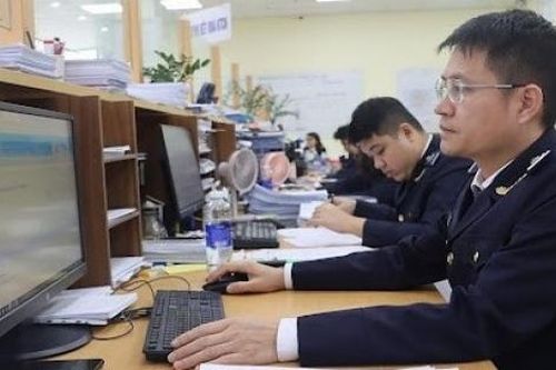 Hải quan khu vực III đề nghị tạm hoãn xuất cảnh 3 giám đốc nợ thuế