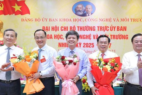 Phó Chủ tịch Quốc hội Lê Minh Hoan dự Đại hội Chi bộ Thường trực Ủy ban Khoa học, Công nghệ và Môi trường