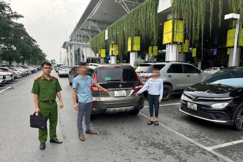 Xử lý đối tượng cò mồi lừa đảo hành khách tại Nhà ga quốc tế T2-Nội Bài