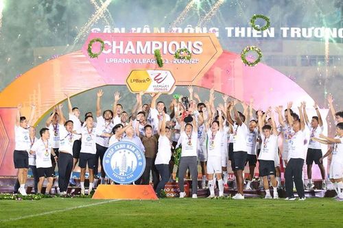 Thép Xanh Nam Định ăn mừng chức vô địch V-League 2024/25