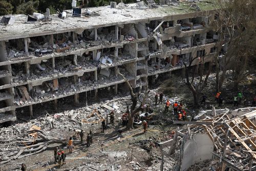 Đưa 33 công dân Việt Nam ra khỏi Israel an toàn