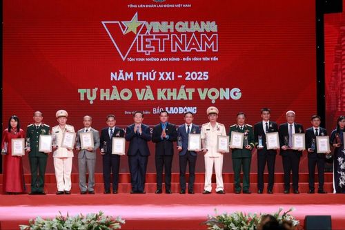 Vinh quang Việt Nam - Thắp sáng tinh thần yêu nước
