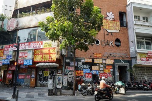 Nhà mặt phố hạ giá thuê nhưng vẫn ít khách