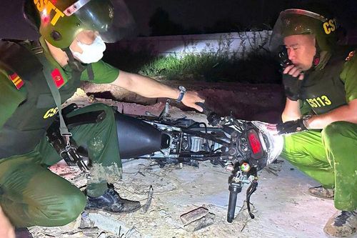 Cảnh sát nổ gần 10 phát súng chỉ thiên trấn áp nhóm 'quái xế' manh động
