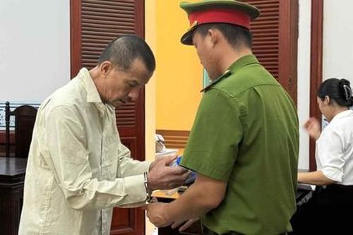 Đối tượng người nước ngoài lãnh án vì sử dụng CMND giả để trốn truy nã