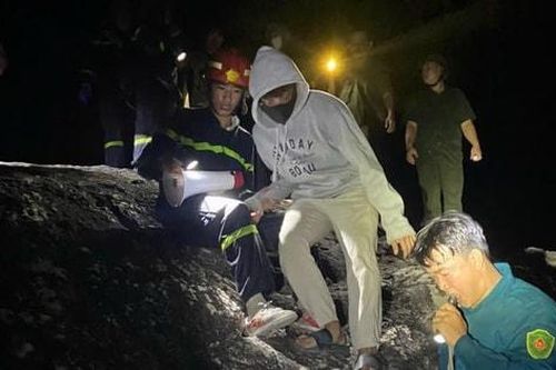Khánh Hòa: Xuyên đêm giải cứu 3 phượt thủ lạc trong rừng trên núi cao