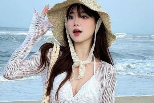 Gợi ý những mẫu thời trang đi biển quyến rũ, nhất định tham khảo lựa chọn trong mùa hè 2025