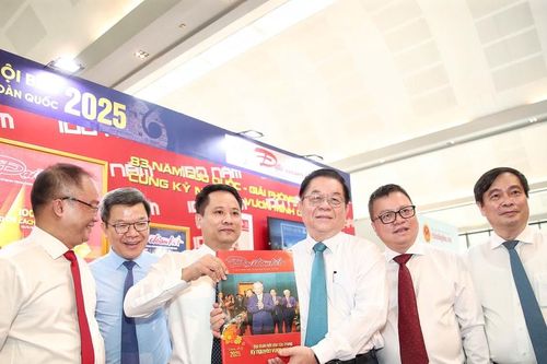 Dấu ấn chuyển đổi số và ứng dụng công nghệ