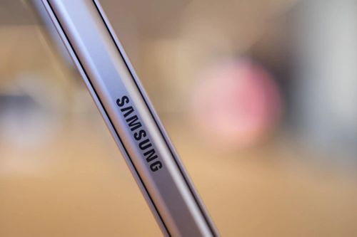 Smartphone gập siêu mỏng của Samsung lộ diện