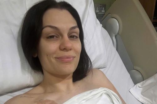 Jessie J phẫu thuật ung thư vú