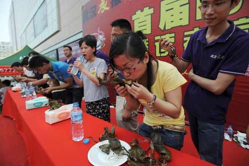 Trung Quốc yêu cầu ngừng xem nội dung 'ăn thùng uống vại'