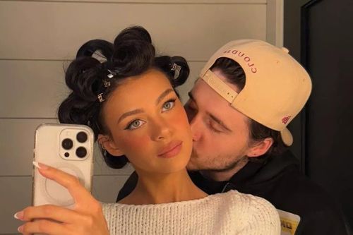 Brooklyn Beckham nịnh vợ
