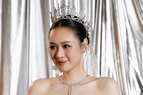Vợ Anh Đức diện trang sức kim cương 6,5 tỷ đồng