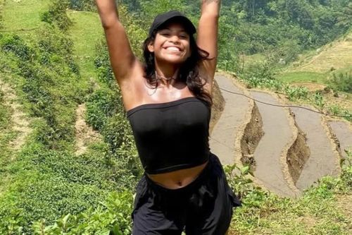 Khách Brazil rơi xuống khe núi lửa Indonesia