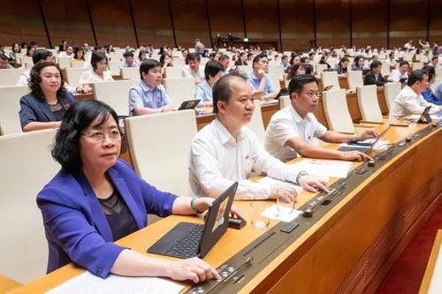 Quốc hội thông qua Luật Cán bộ, công chức (sửa đổi): hoàn thiện cơ chế thu hút vào khu vực công người có tài năng