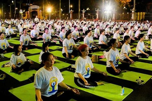 Hơn 1.000 người đồng diễn tại chương trình Yoga quốc tế