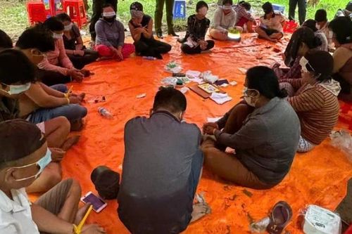 Bắt quả tang 33 đối tượng đánh bạc