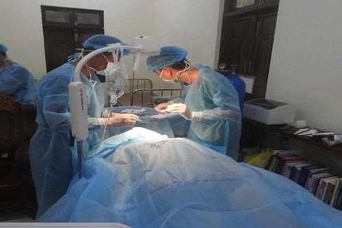Bệnh xá đảo Sinh Tồn Đông cấp cứu ngư dân