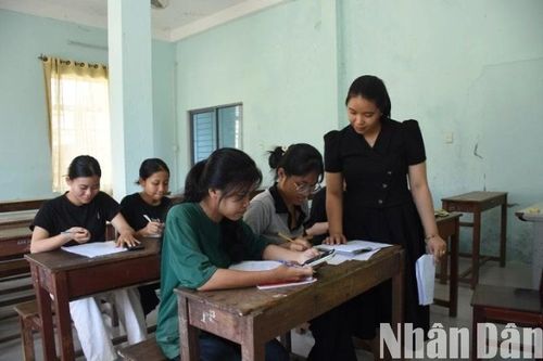 Đà Nẵng hỗ trợ thí sinh đồng bào dân tộc Cơ-tu thi tốt nghiệp
