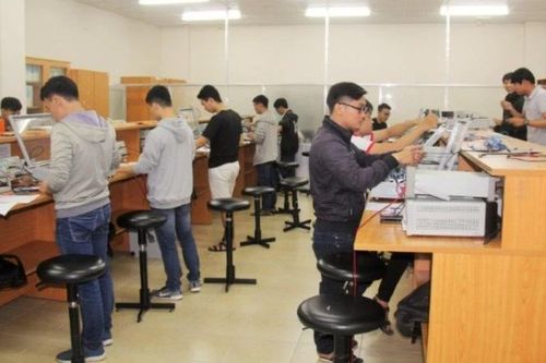 Hơn 20 giáo sư uy tín tiếp tục về thỉnh giảng tại Đại học Quốc gia Thành phố Hồ Chí Minh