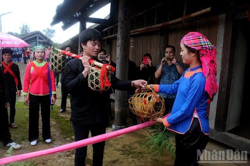Lễ cưới người Giáy - Duyên dáng một bản sắc