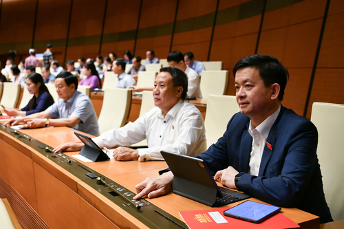 Thông qua Luật Cán bộ, công chức (sửa đổi): Hoàn thiện cơ chế thu hút nhân lực chất lượng cao, chính sách với cán bộ, công chức