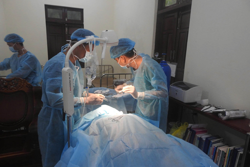 Bệnh xá đảo Sinh Tồn Đông kịp thời cấp cứu ngư dân bị cá kìm đâm vào cổ