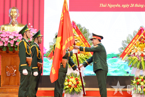 Thượng tướng Lê Huy Vịnh dự Lễ công bố quyết định sáp nhập và tổ chức lại Bộ CHQS tỉnh tại Quân khu 1