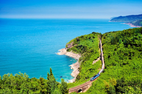 Tàu Thống Nhất Bắc - Nam dẫn đầu danh sách 24 hành trình tàu hỏa ấn tượng nhất thế giới năm 2025