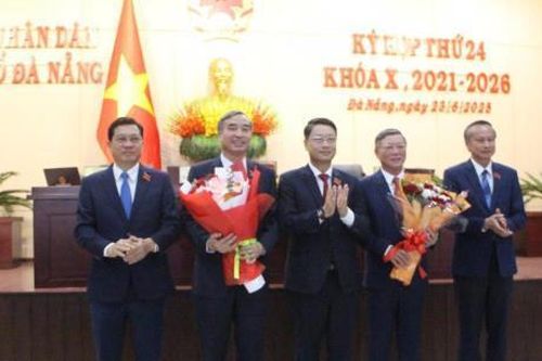 Chủ tịch UBND và Chủ tịch UBMTTQVN thành phố Đà Nẵng xin nghỉ hưu trước tuổi để thuận tiện cho việc sắp xếp cán bộ