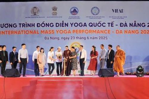 Hơn 1.000 người đồng diễn Yoga tại Đà Nẵng, gắn kết cộng đồng, lan tỏa sức khỏe và hòa bình