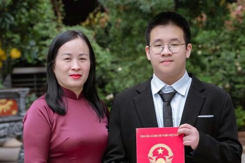 Mẹ 'thủ khoa kép': Học chuyên không nặng nếu là ước mơ con