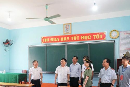 Phó Chủ tịch tỉnh Nghệ An kiểm tra công tác tổ chức thi tốt nghiệp THPT năm 2025