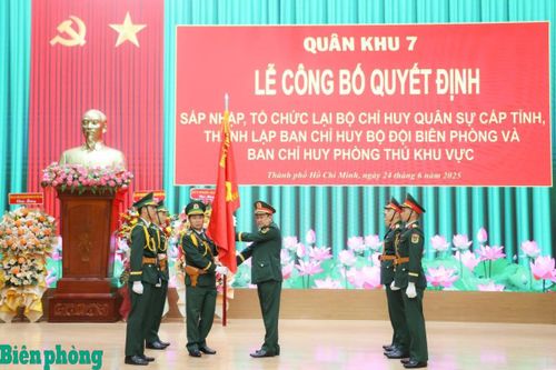 Công bố các quyết định tổ chức lại các đơn vị quân sự thuộc Quân khu 7