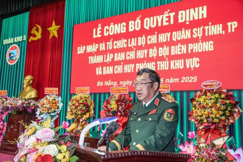 Công bố quyết định sáp nhập và tổ chức lại Bộ Chỉ huy Quân sự tỉnh, thành phố; thành lập Ban Chỉ huy BĐBP và Ban Chỉ huy phòng thủ khu vực thuộc Quân khu 5