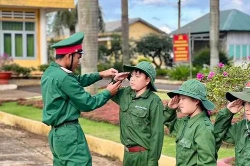 'Chiến sĩ nhí' Lâm Đồng tham gia học kỳ trong quân đội tại Trung đoàn Bộ binh 994